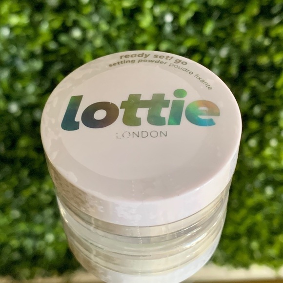 Lottie London Ready Set Go Loose Setting Powder in True Translucent Mini | NEW - Picture 6 of 8